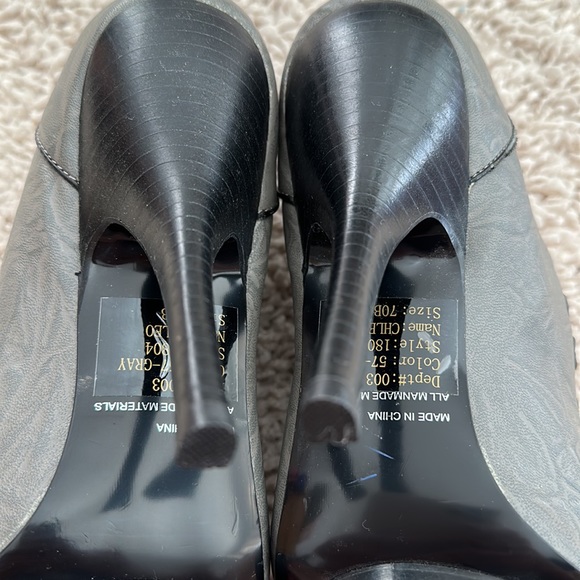 Gray ankle booties, peep, toe with buttons, open up to the top-perfect condition - Picture 12 of 16